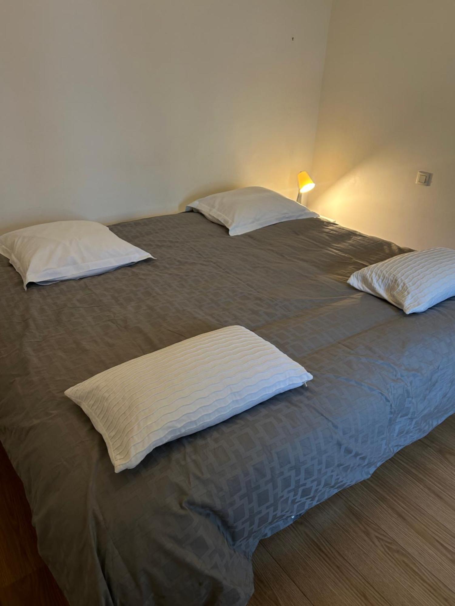 Jolie Maison Familiale Guingamp Exteriör bild